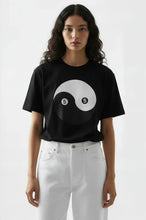 Load image into Gallery viewer, 5preview Kling T-shirt featuring black and white yin-yang graphic, worn by a model.
